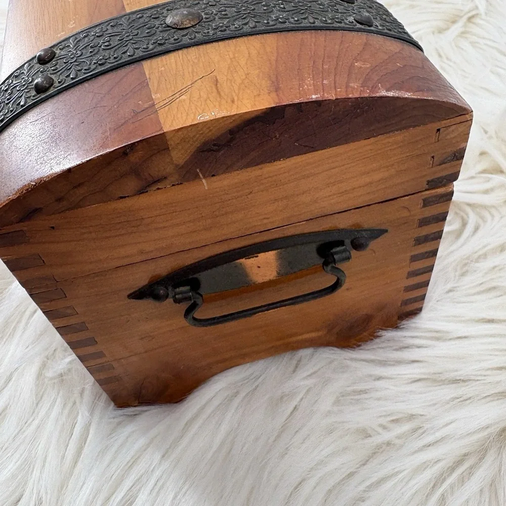 Vintage MCGRAW BOX CO Rounded Wood Jewelry / Trinket / Keepsake Box w/ Hinge Lid